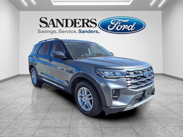 Used 2025 Ford Explorer Active w/ Active Comfort Package RWD image 1