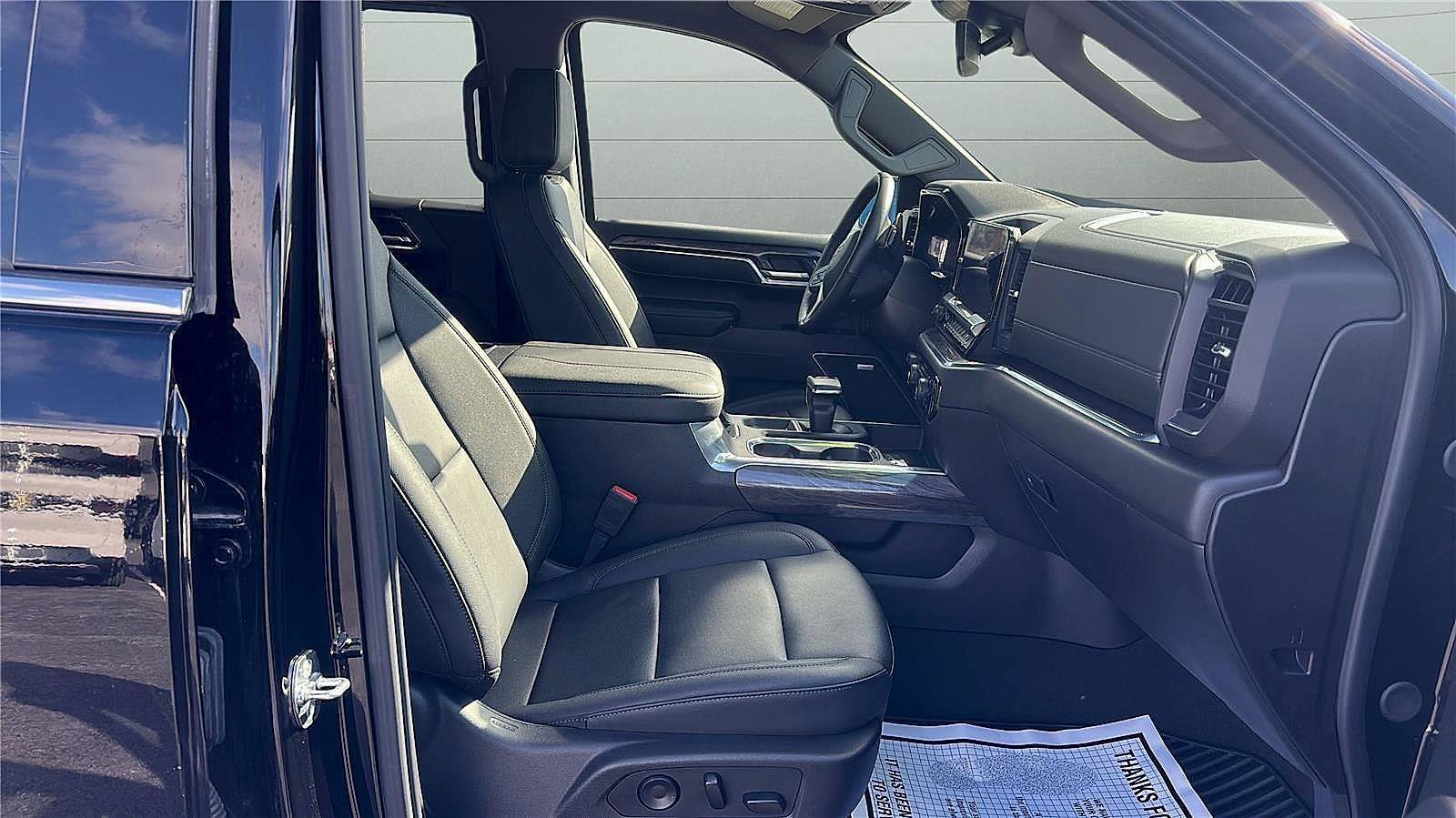 Used 2025 Chevrolet Silverado 1500 LTZ w/ LTZ Convenience Package II image 27