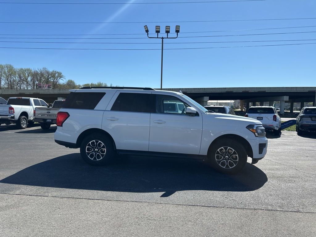 Used 2024 Ford Expedition XLT image 4
