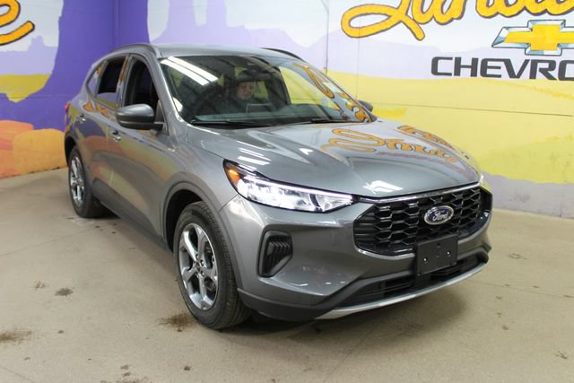 Used 2025 Ford Escape ST-Line AWD/4WD image 2
