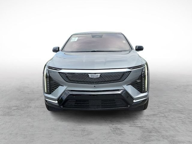 Certified 2025 Cadillac Optiq Luxury 2 AWD/4WD image 2
