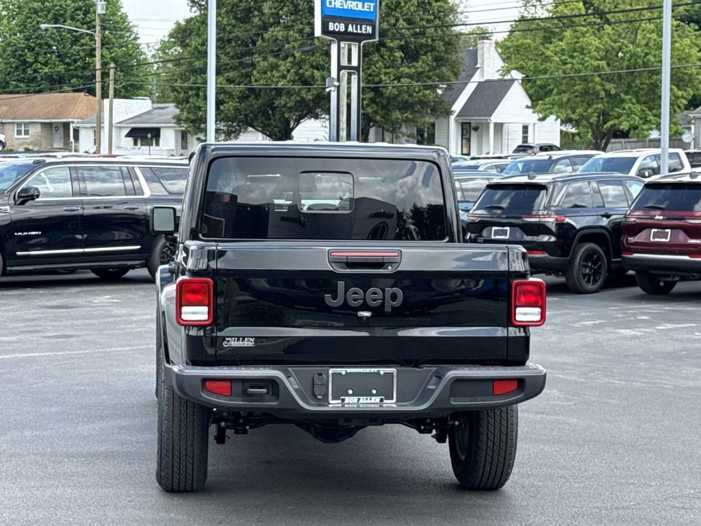 New 2026 Jeep Gladiator Sport AWD/4WD image 18
