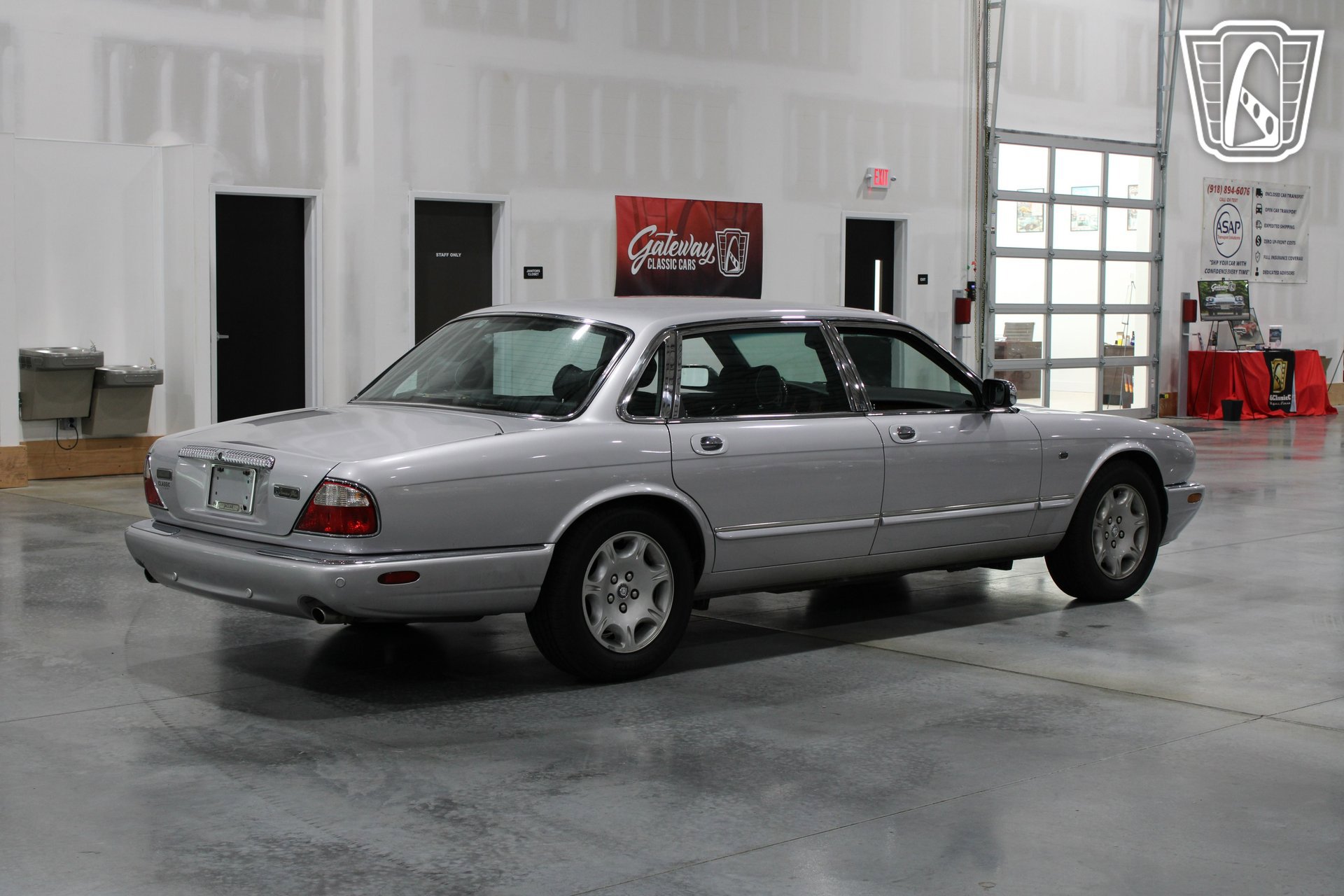 Used 2002 Jaguar XJ8 L Vanden Plas image 23