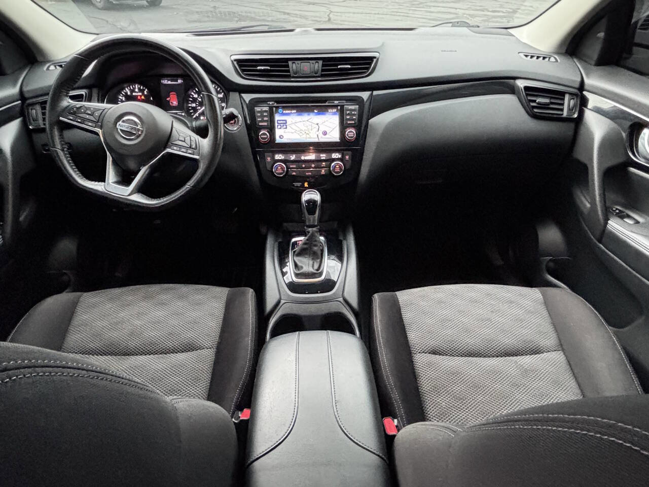 Used 2018 Nissan Rogue Sport SV w/ SV Technology Package image 12