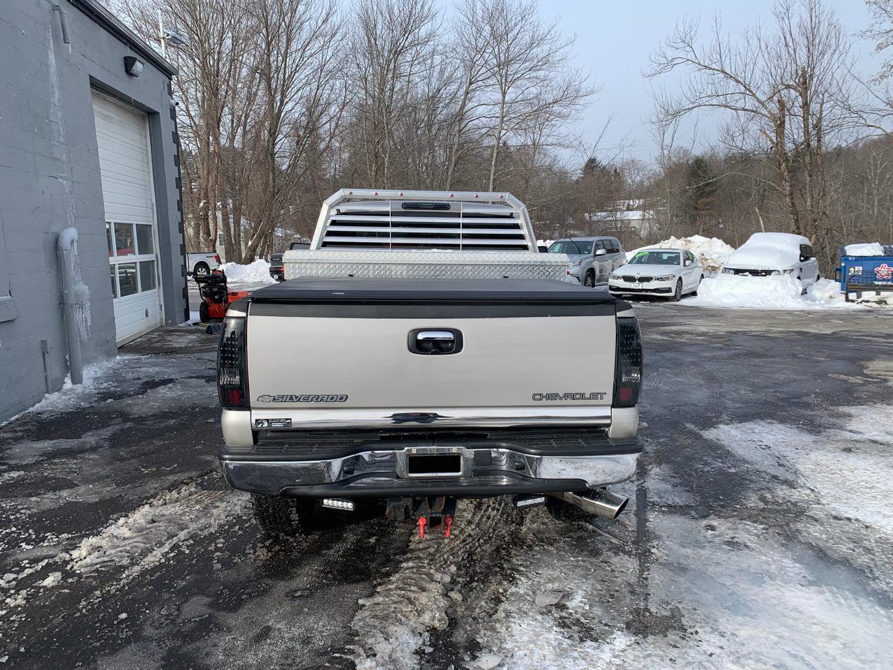 Used 2005 Chevrolet Silverado 2500 LT w/ Heavy-Duty Power Package image 6