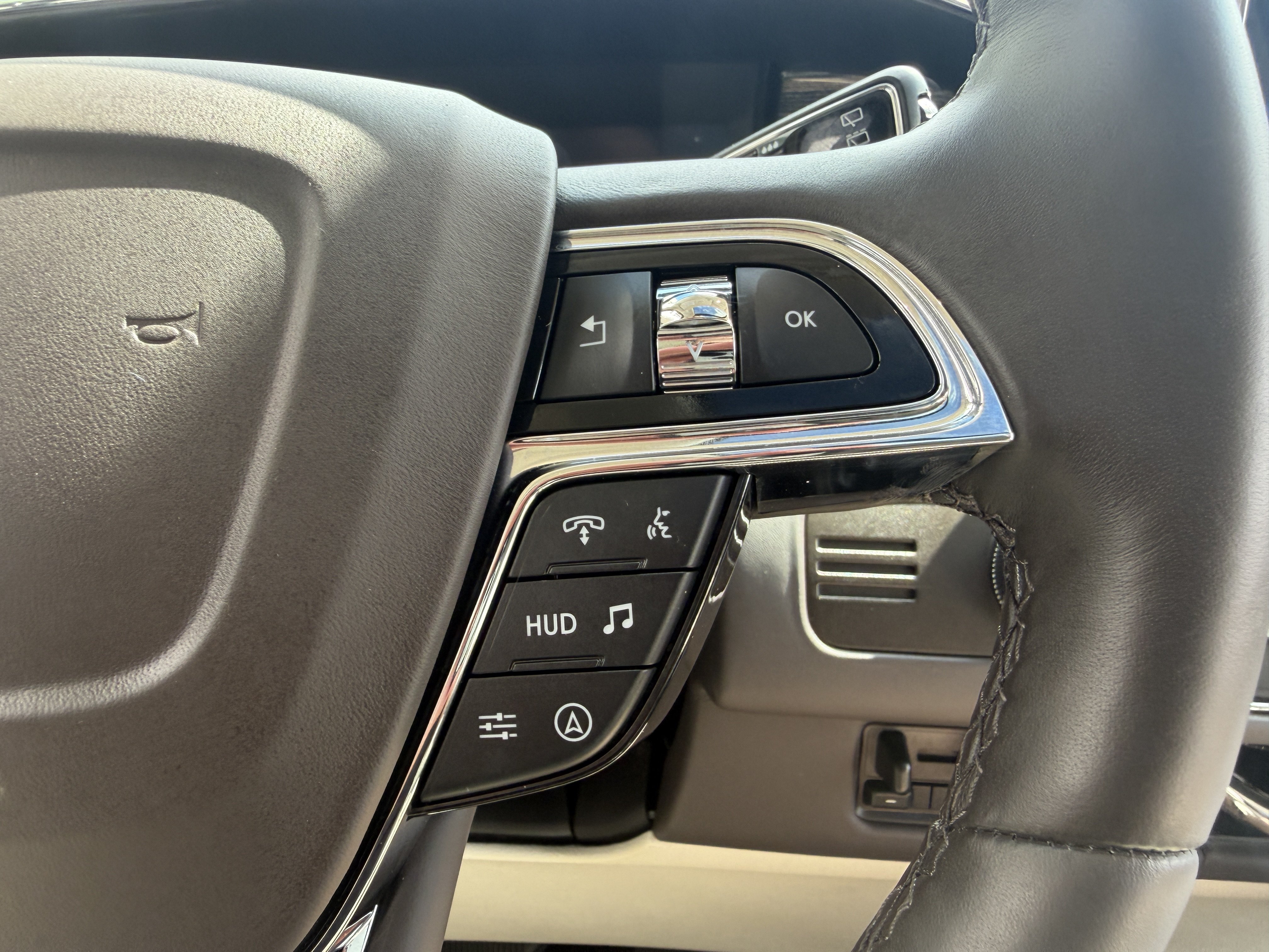 Used 2024 Lincoln Navigator L Black Label AWD/4WD image 37