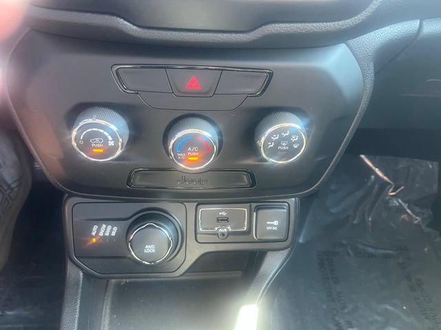 Used 2019 Jeep Renegade Sport w/ Sport Appearance Group AWD/4WD image 24