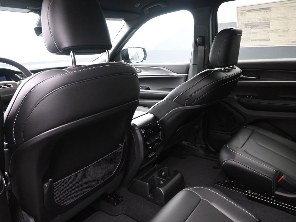 New 2025 Jeep Grand Cherokee L Limited w/ Black Appearance Package image 12