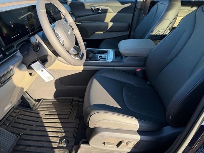 New 2026 Kia Carnival EX image 10