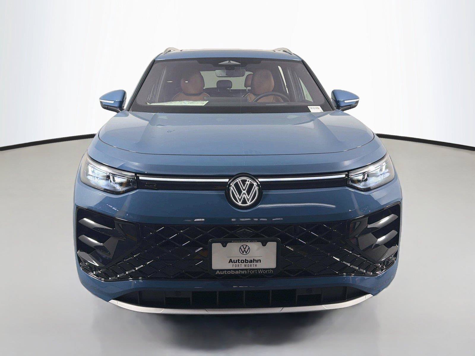 New 2026 Volkswagen Tiguan SEL R-Line AWD/4WD image 2