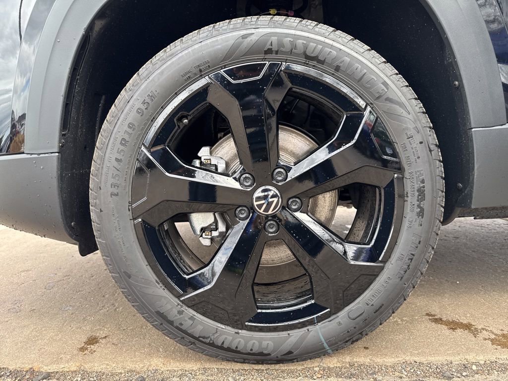New 2025 Volkswagen Taos SEL image 27