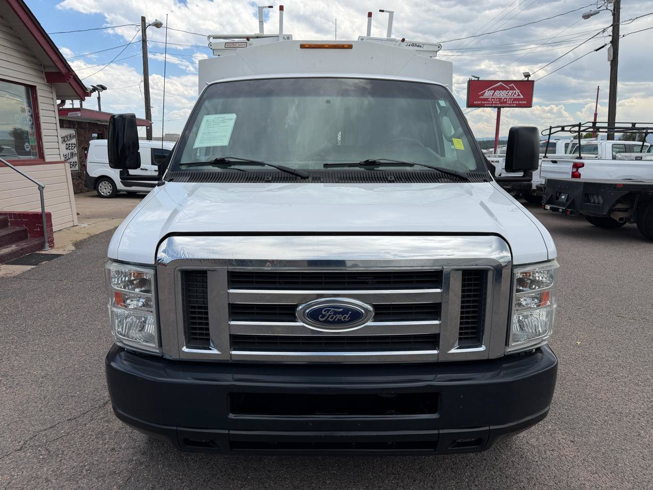 Used 2017 Ford E-350 and Econoline 350 Super Duty RWD image 3