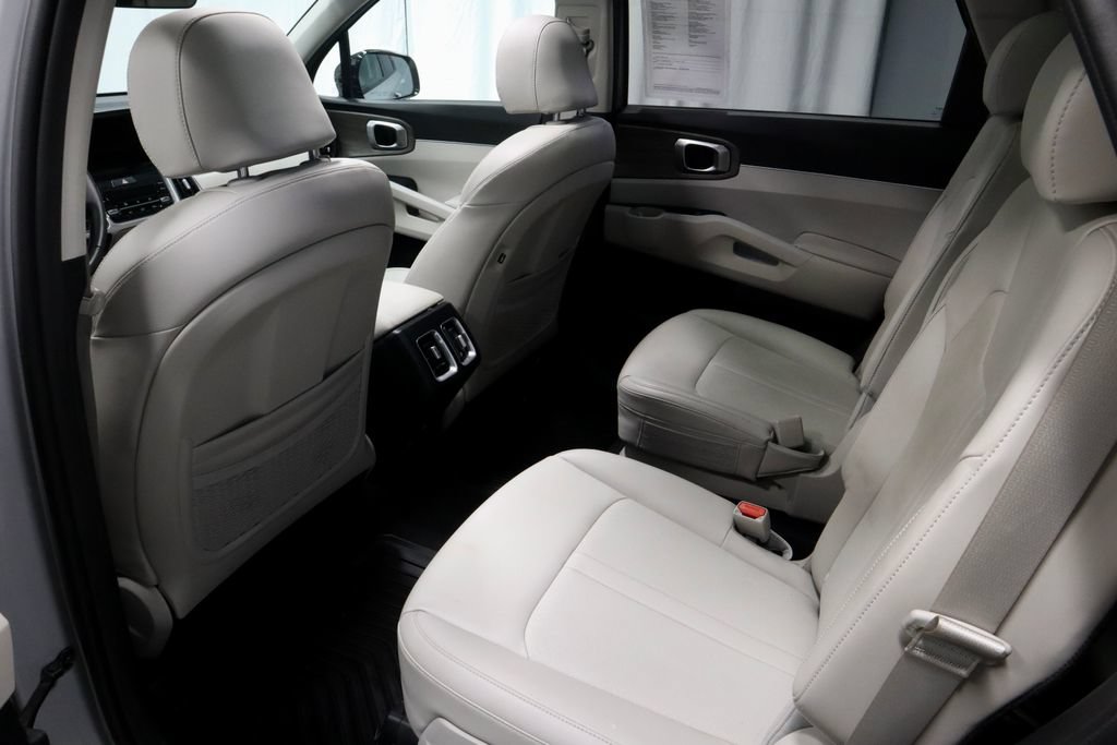 Used 2023 Kia Sorento EX w/ Panoramic Sunroof Package FWD image 22