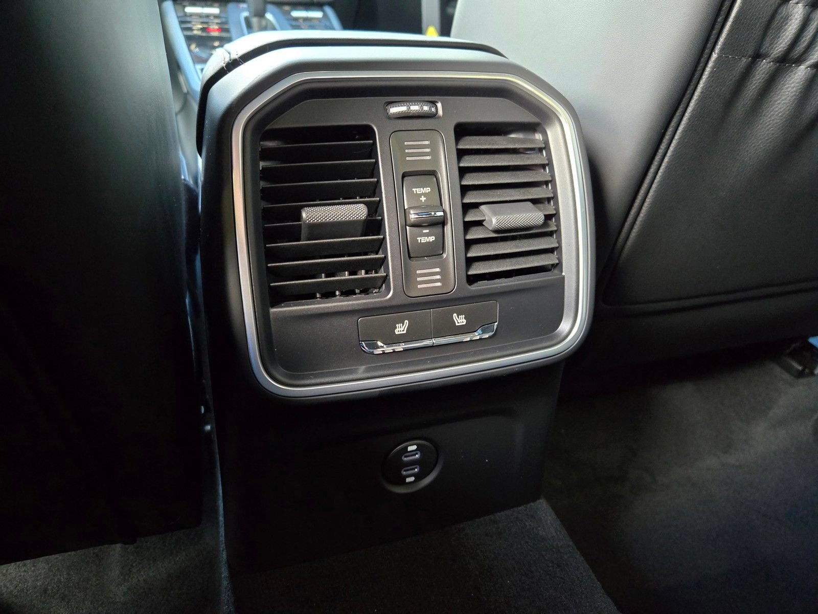 New 2026 Porsche Macan Turbo AWD/4WD image 19