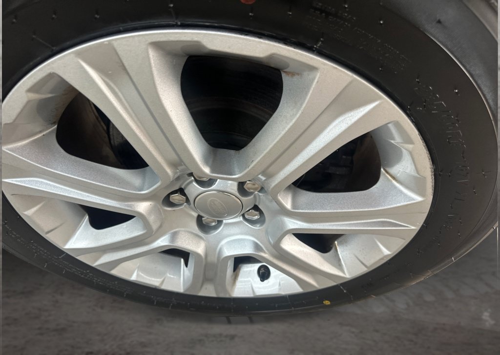 Used 2018 Land Rover Range Rover Evoque SE Premium AWD/4WD image 19