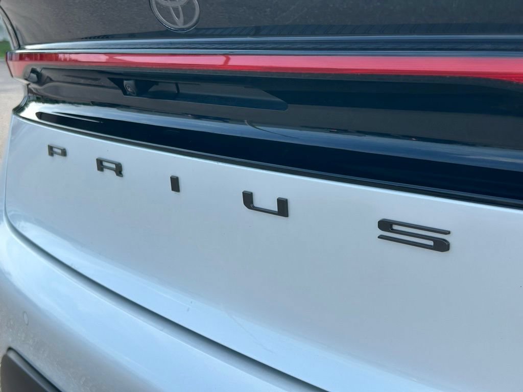 Used 2025 Toyota Prius LE FWD image 47