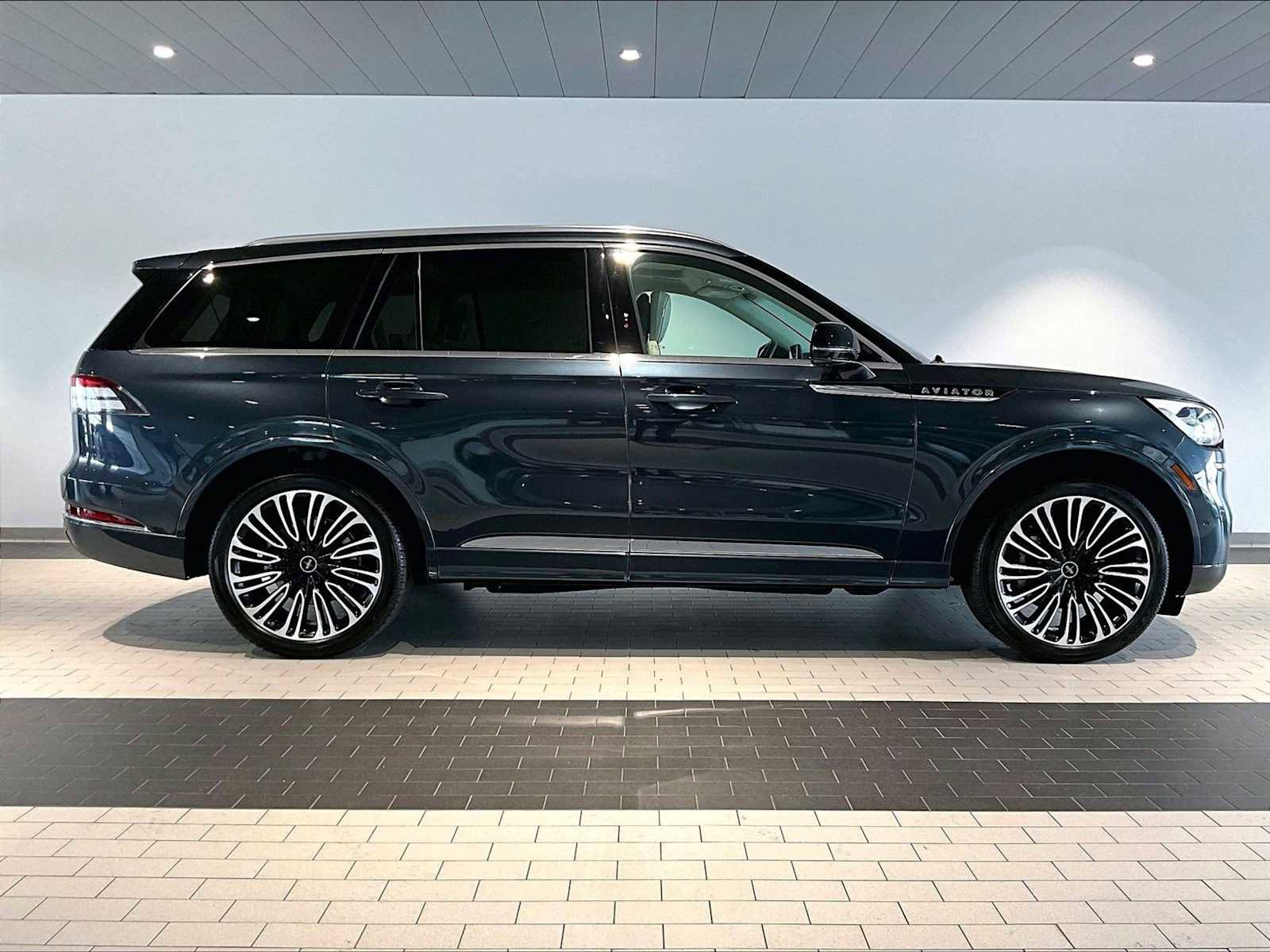 Used 2024 Lincoln Aviator Black Label AWD/4WD image 11
