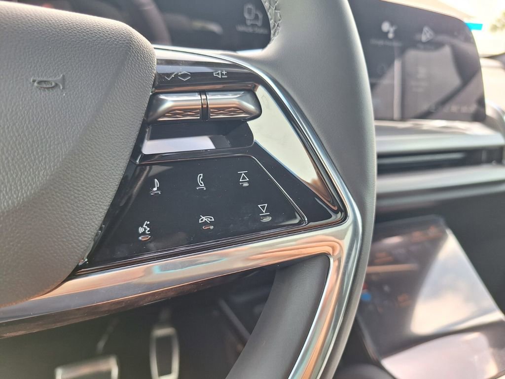 New 2026 Cadillac Vistiq Luxury image 19