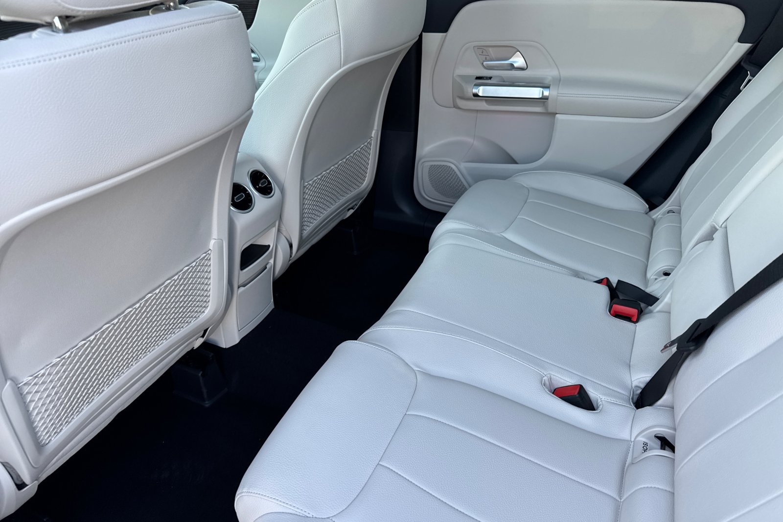 New 2025 Mercedes-Benz GLB 250 4MATIC image 12