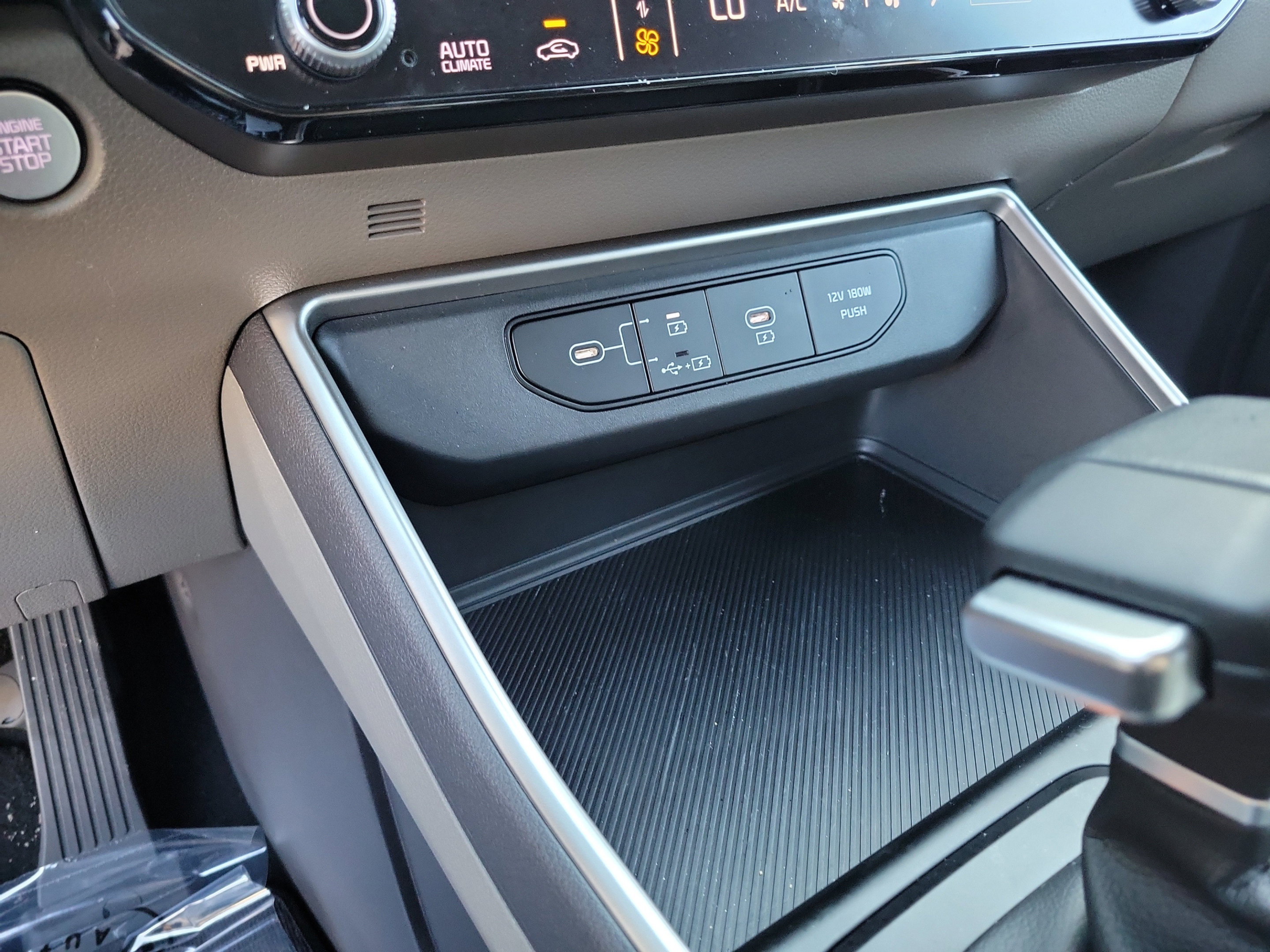 Certified 2026 Kia Carnival FWD image 20