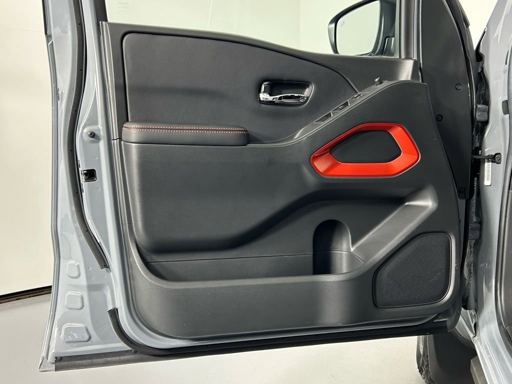 Used 2025 Nissan Frontier PRO-4X image 34