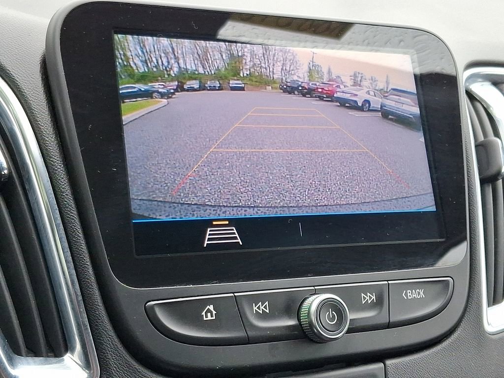 Used 2019 Chevrolet Malibu LT w/ Driver Confidence Package II FWD image 17