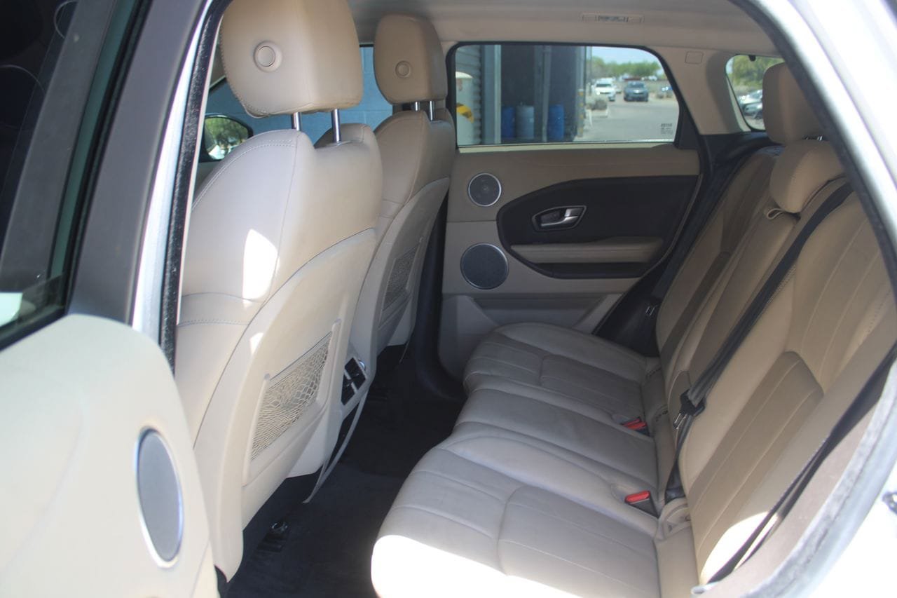 Used 2019 Land Rover Range Rover Evoque SE AWD/4WD image 17
