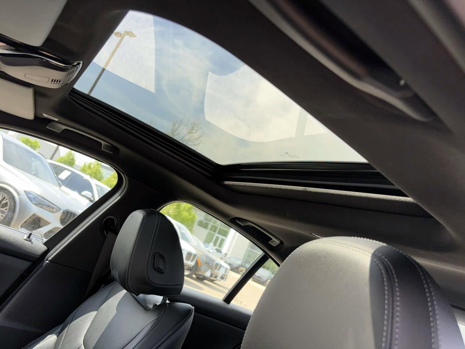 Used 2025 BMW 330i xDrive Sedan AWD/4WD image 26