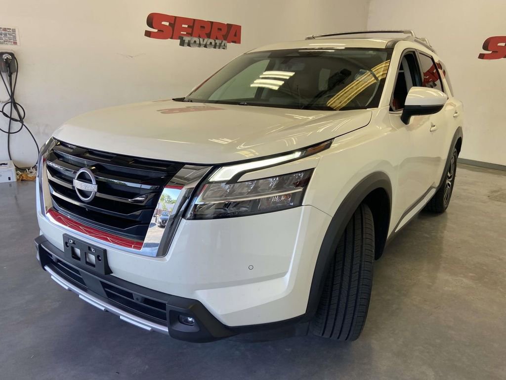 Used 2023 Nissan Pathfinder Platinum w/ Cargo Package AWD/4WD image 7