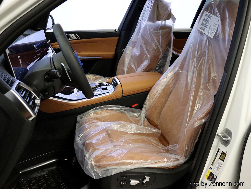 Used 2026 BMW X5 xDrive50e w/ M Sport Package image 11