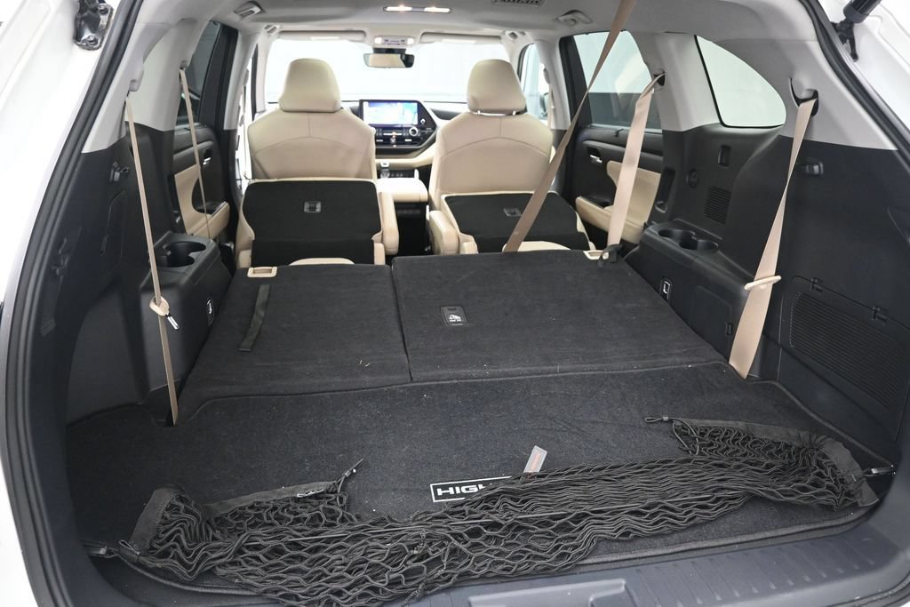 Used 2023 Toyota Highlander XLE FWD image 10