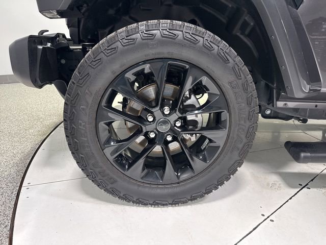 Used 2025 Jeep Wrangler Sahara image 9
