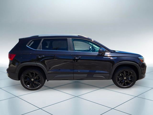 Used 2023 Volkswagen Taos SE w/ Black Wheel Package FWD image 4