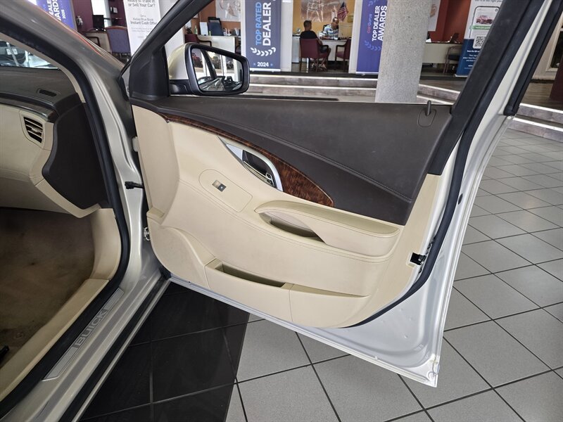 Used 2010 Buick LaCrosse CXL FWD image 12