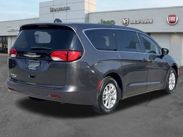 Used 2023 Chrysler Voyager LX image 7