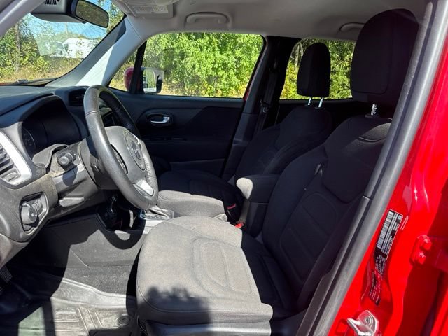 Used 2018 Jeep Renegade Latitude w/ Cold Weather Group AWD/4WD image 12