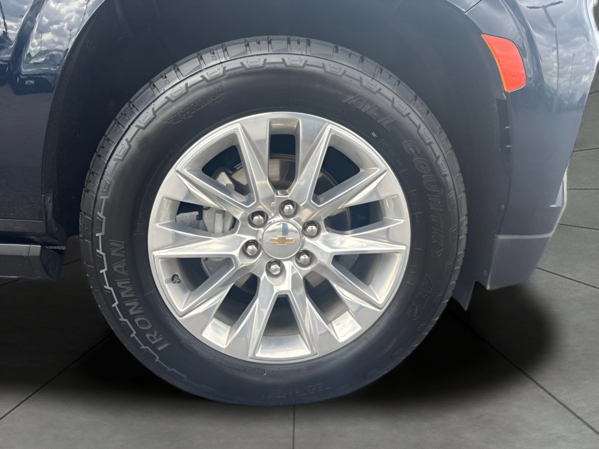 Used 2023 Chevrolet Tahoe Premier w/ Premium Package AWD/4WD image 9