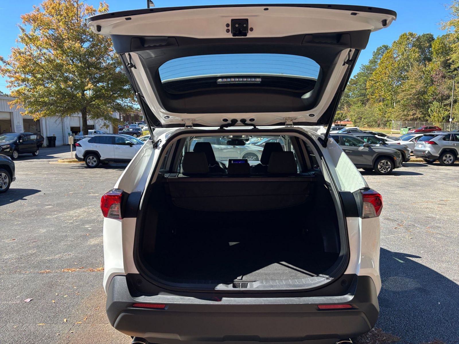 Used 2025 Toyota RAV4 XLE image 31