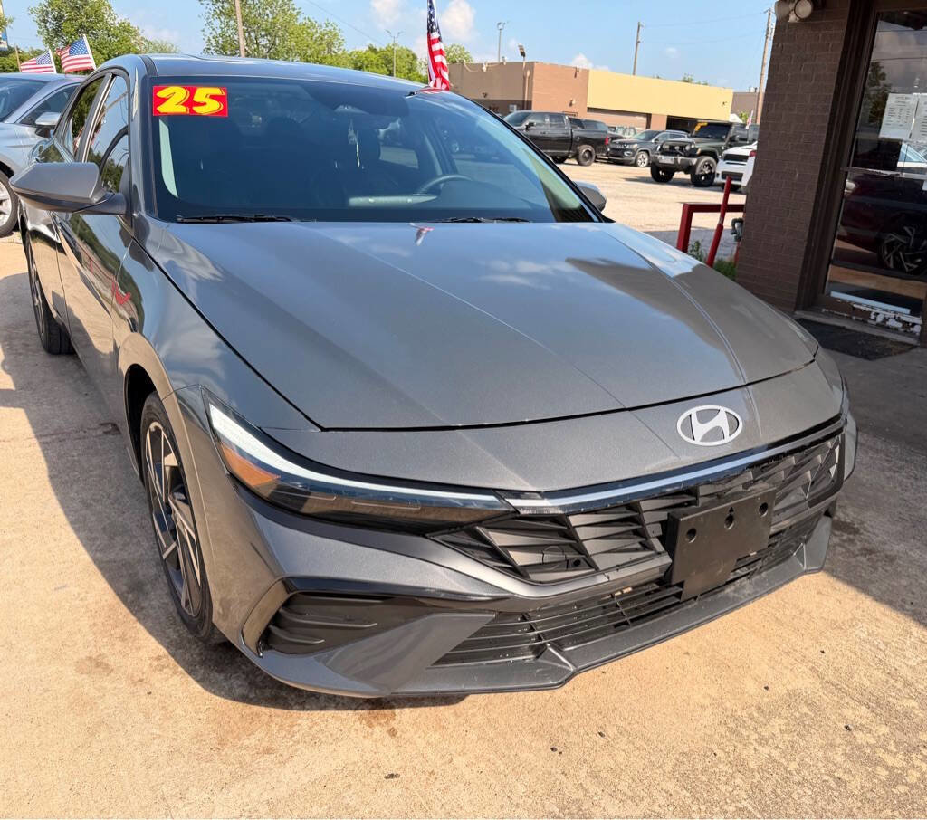 Used 2025 Hyundai Elantra Limited FWD image 7