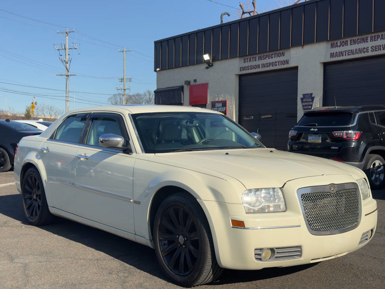 Used 2010 Chrysler 300 Touring image 7