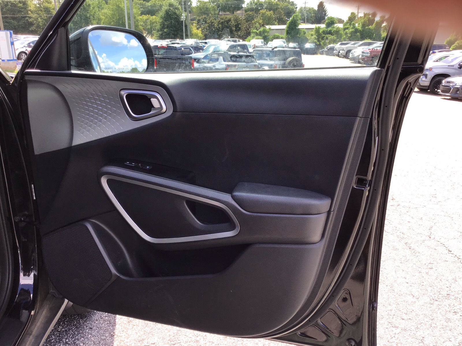 Used 2022 Kia Soul LX FWD image 7