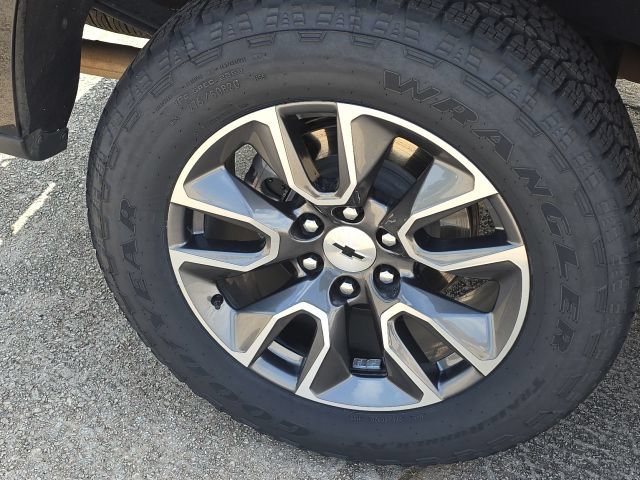 Used 2023 Chevrolet Silverado 1500 RST AWD/4WD image 12