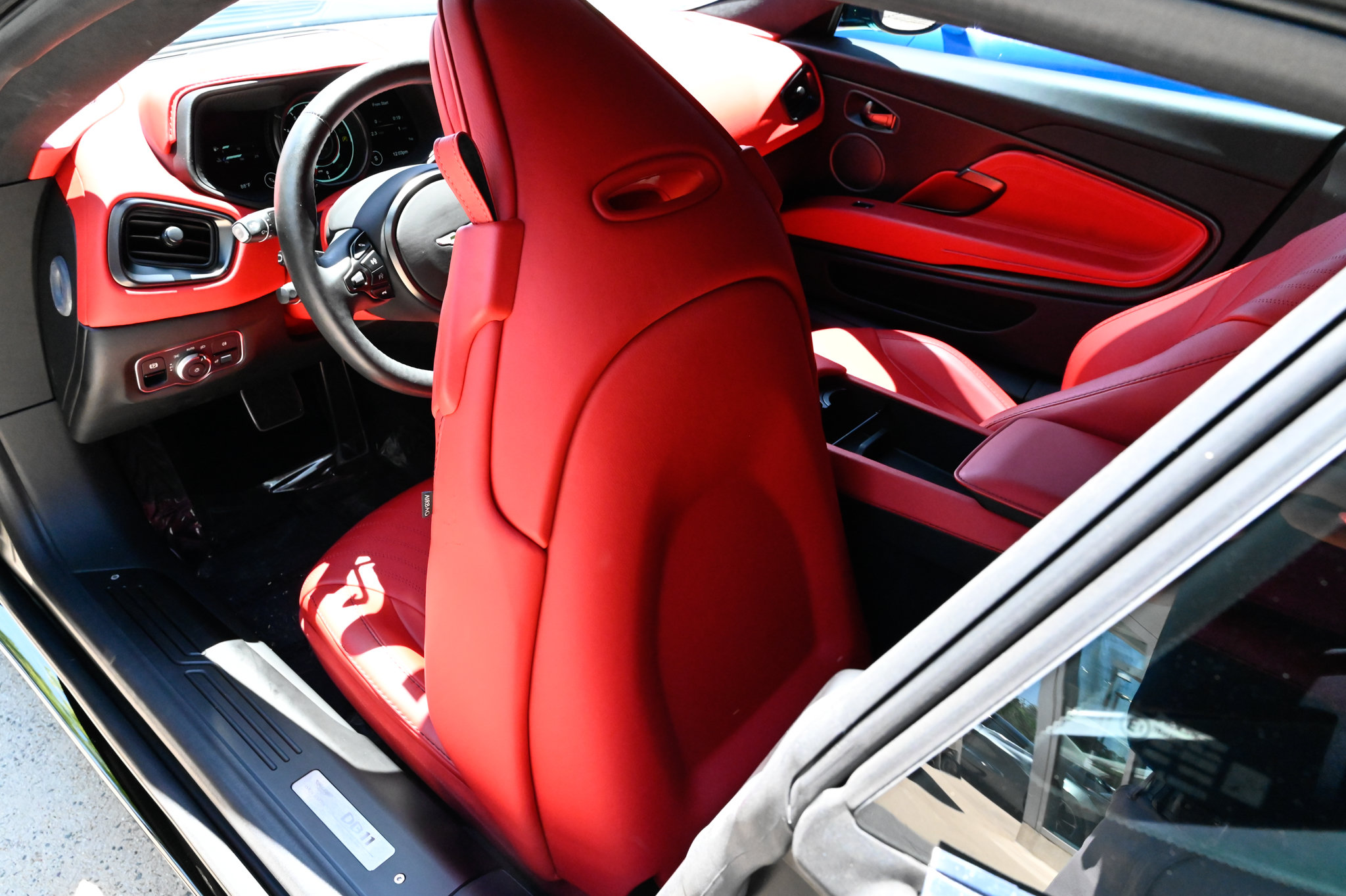 Used 2021 Aston Martin DB11 Coupe RWD image 24