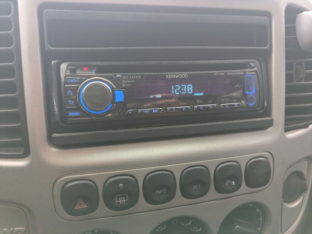 Used 2005 Ford Escape Limited AWD/4WD image 11