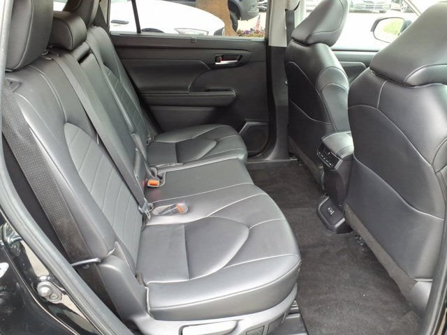 Used 2023 Toyota Highlander XLE FWD image 20
