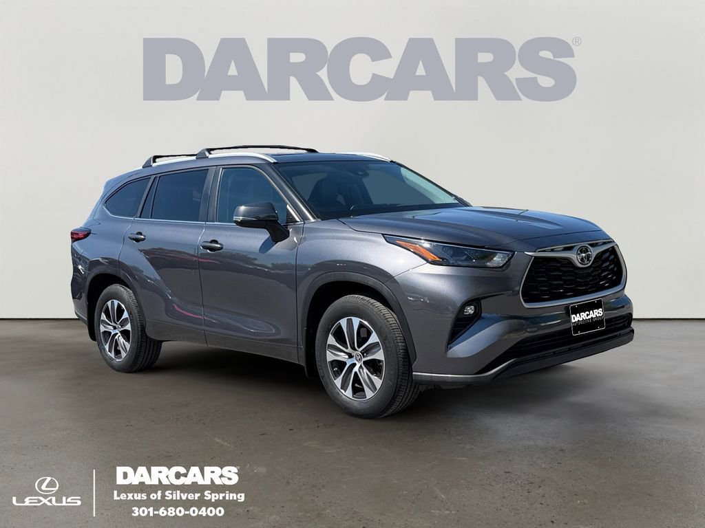 Used 2023 Toyota Highlander XLE AWD/4WD image 1