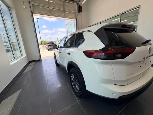 Used 2024 Nissan Rogue S AWD/4WD image 9