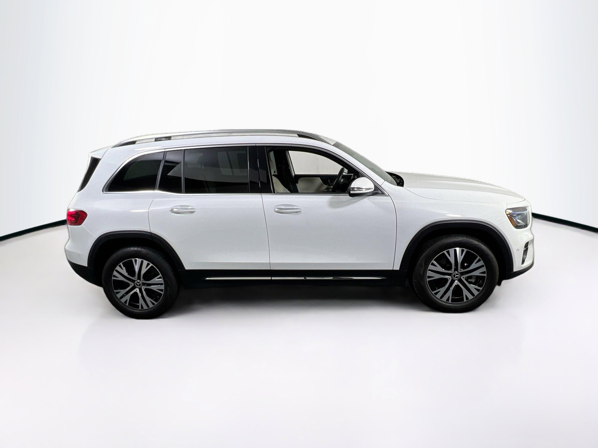 Used 2024 Mercedes-Benz GLB 250 4MATIC image 4