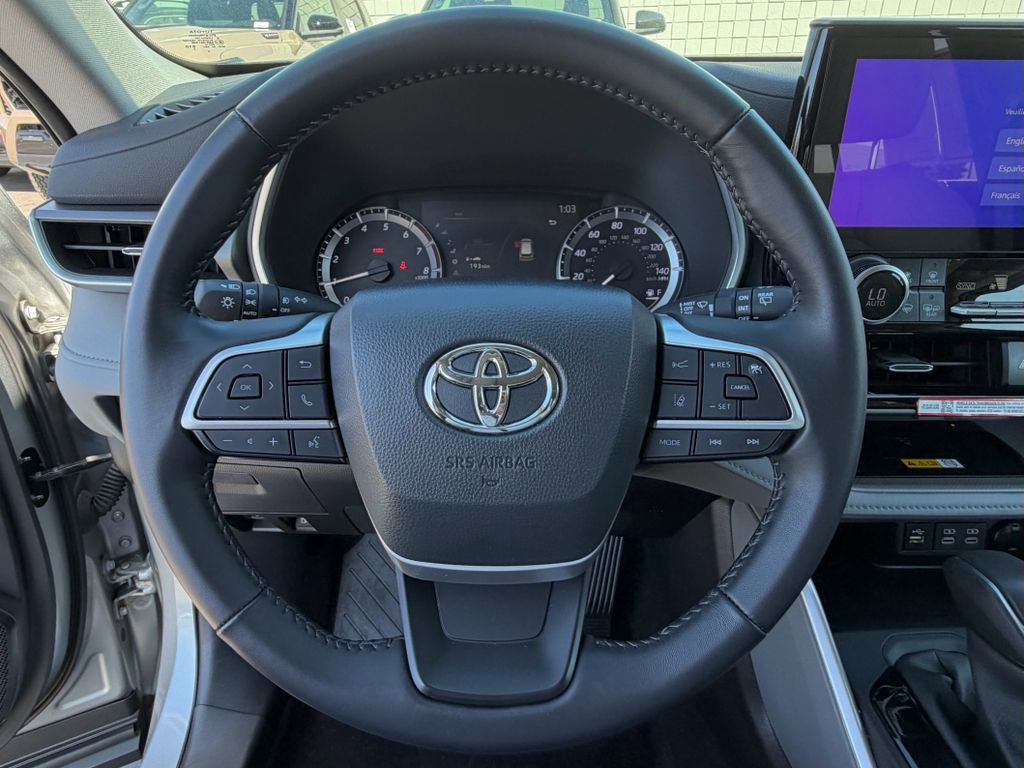Certified 2024 Toyota Highlander XLE image 20
