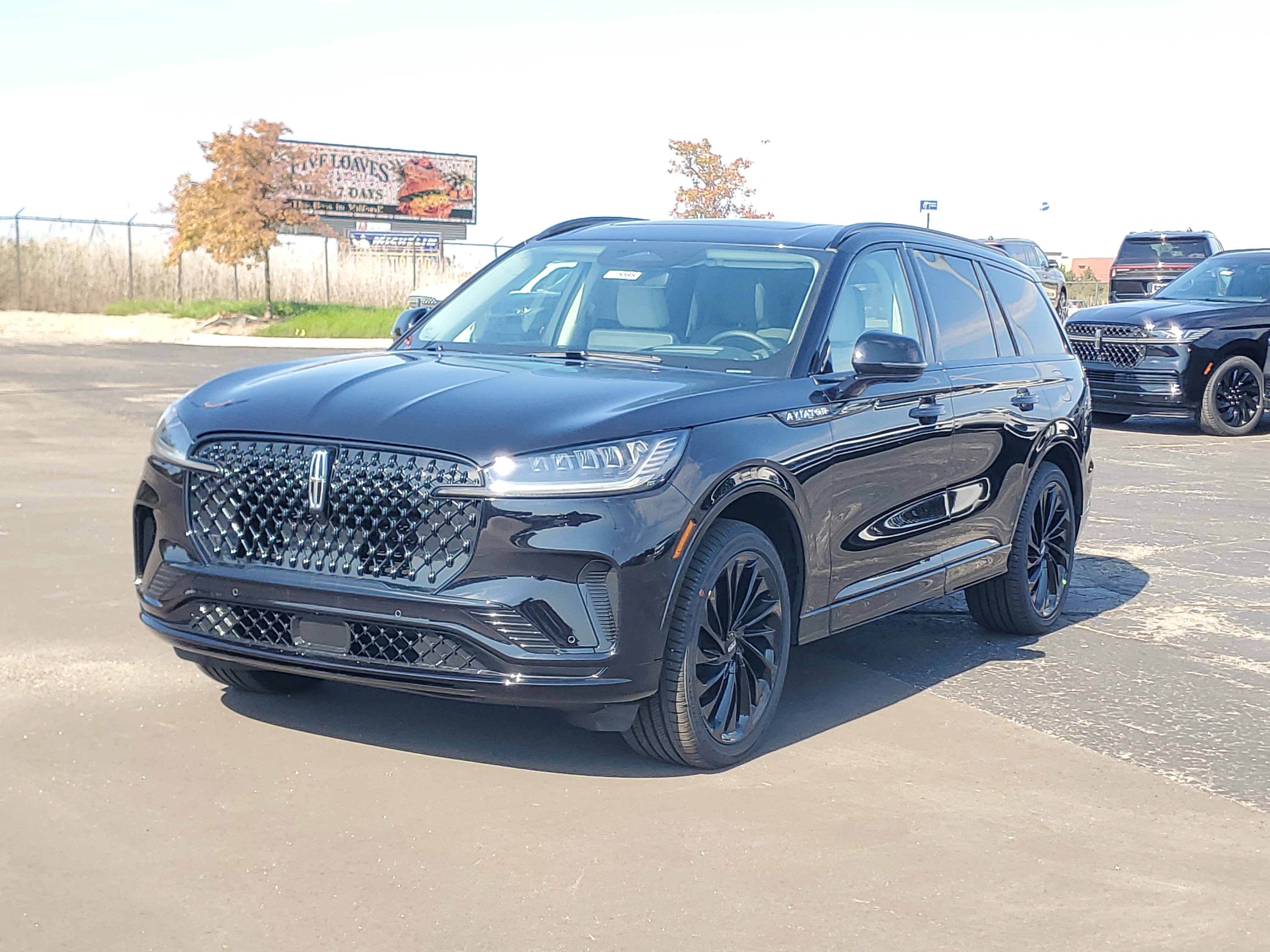 New 2027 Lincoln Aviator Reserve w/ Jet Appearance Package AWD/4WD image 2